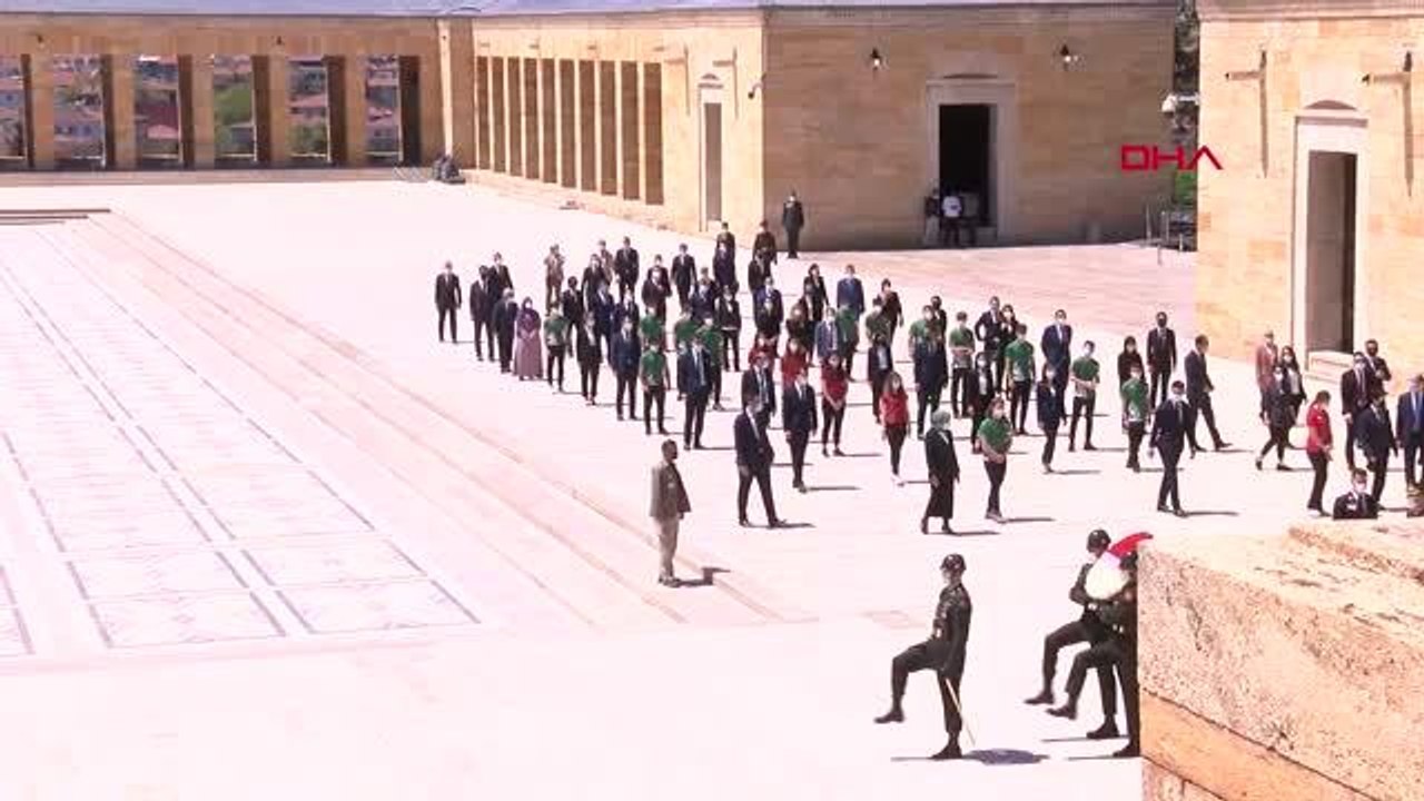 Son dakika haberi | SPOR Bakan Kasapoğlu, Anıtkabir'de düzenlenen Atatürk'ü Anma, Gençlik ve Spor Bayramı ile Gençlik Haftası etkinliklerine katıldı