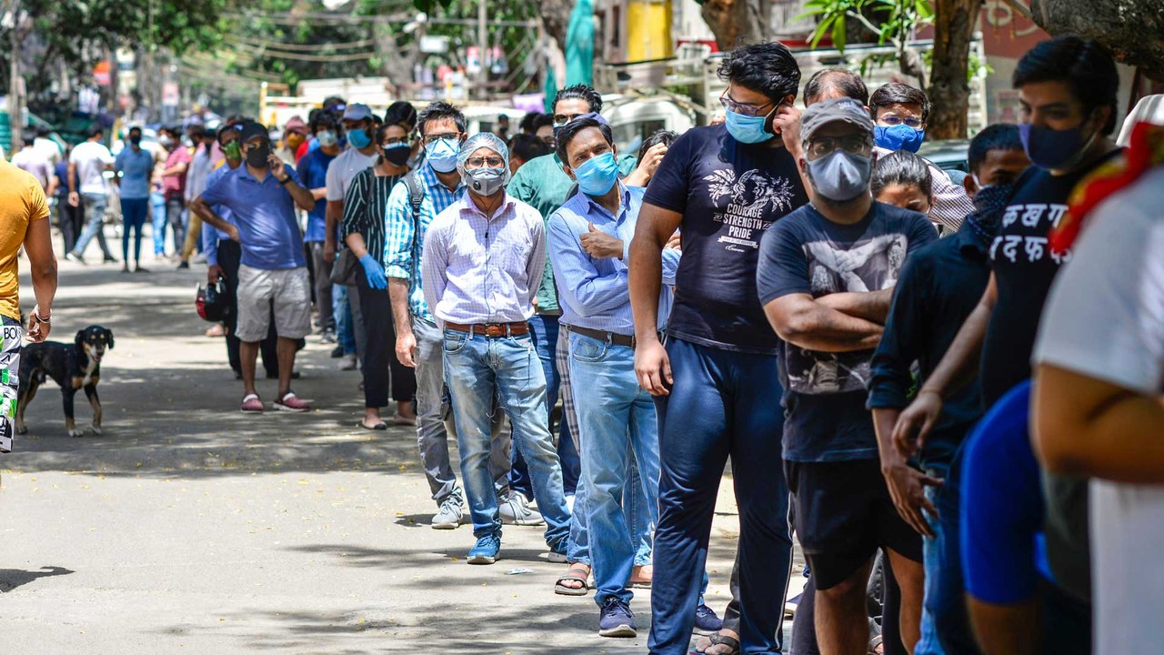 Corona: Vaccine shortage in Delhi, How will pandemic end?