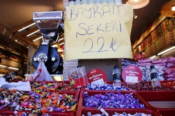 Vatandaşlar geleneklerinden vazgeçmedi, kısıtlamaya rağmen bayram şekeri aldılar