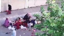 Diyarbakır'da vatandaşlar çöpe atılan sebze ve meyveleri topladı: 