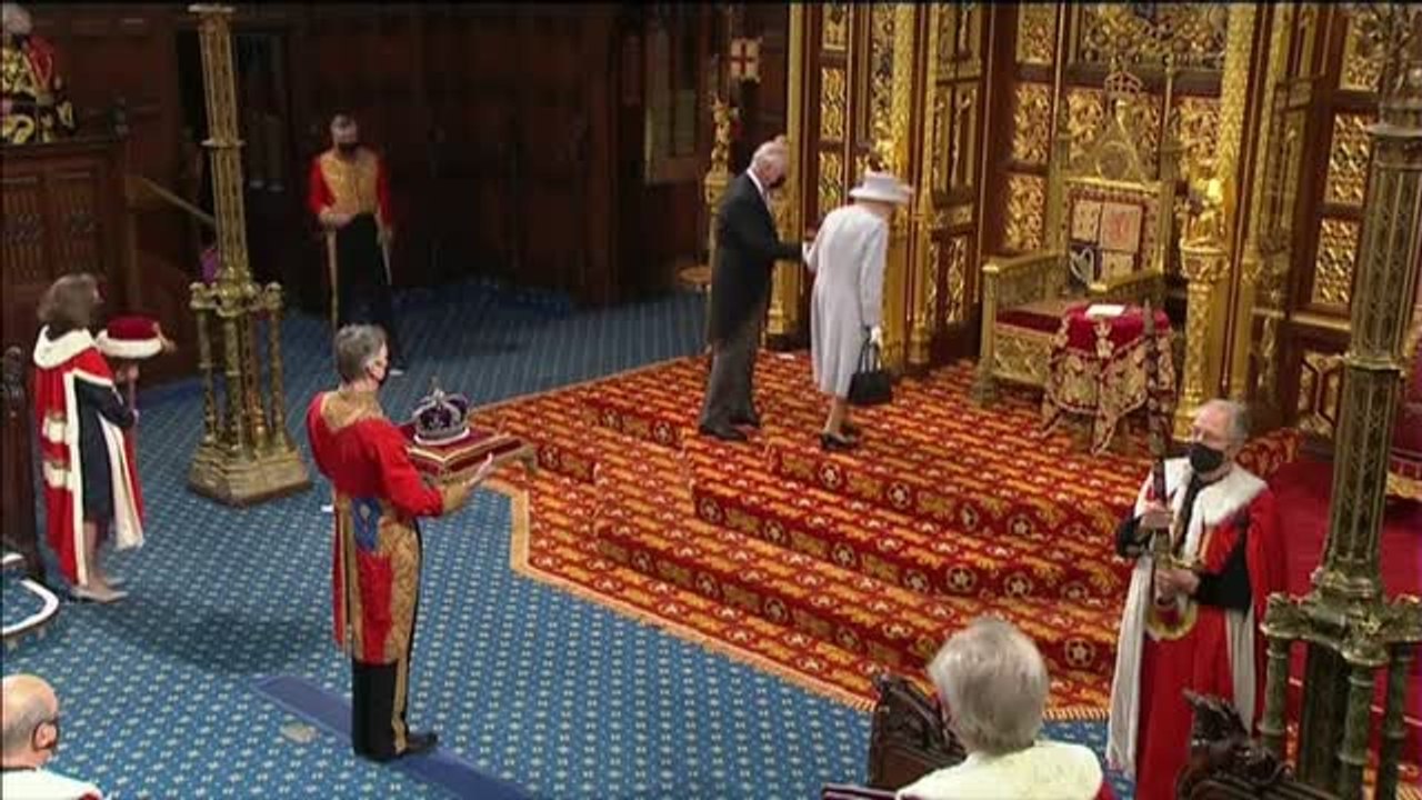 Primera aparición pública de la Reina Isabel de Inglaterra tras la muerte de su esposo