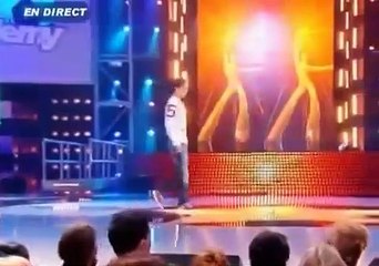 Grégory Lemarchal et Céline Dion chantent en duo "Sous le vent" dans "Star Academy"