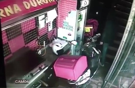 Son dakika gündem: SANCAKTEPE'DE İŞ YERİNDEN CEP TELEFONU ÇALAN HIRSIZ KAMERADA