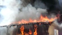 Son dakika haberi | Maltepe'de bir evde yangın çıktı. İtfaiye ekiplerinin alevlere teslim olan evdeki yangını söndürmek için müdahalesi sürüyor.