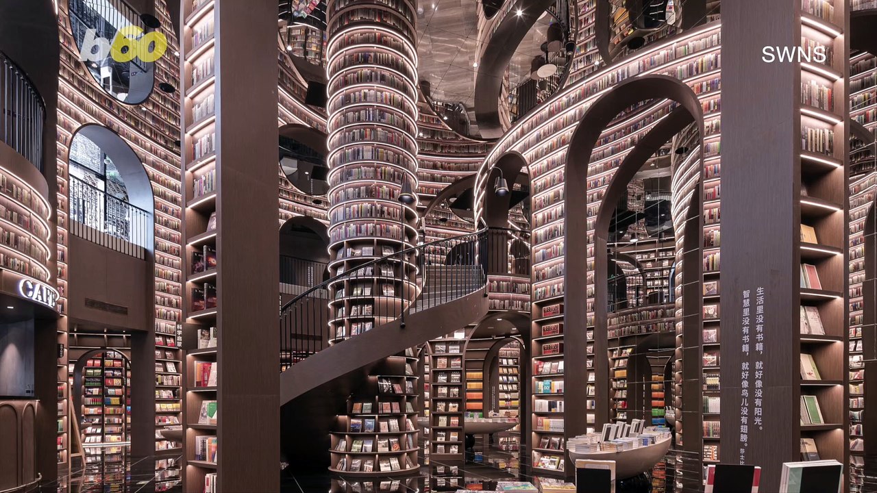 Bookstore in China Equipped With Mirrored Ceili...