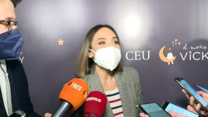 Tamara Falcó elige un look todoterreno y fácil de copiar para hablar de la familia y de su novio, Iñigo Onieva