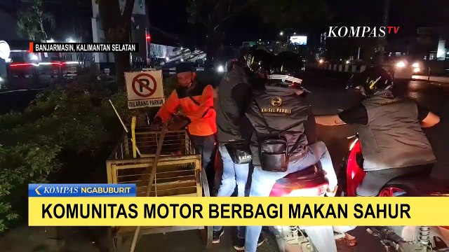 Komunitas Motor Berbagi Makan Sahur di Jalanan