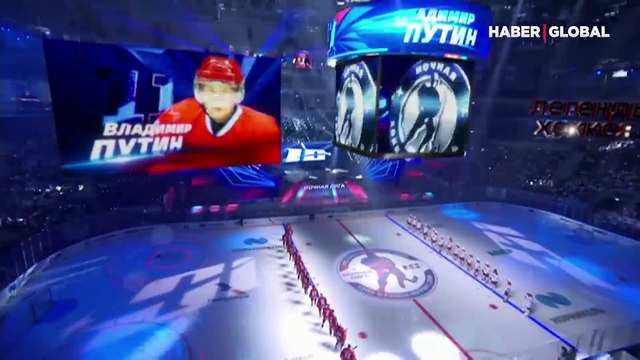Putin, buz hokeyi maçında hünerlerini konuşturdu