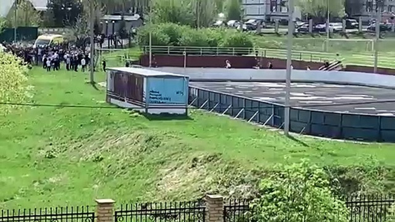 Entsetzen nach Schusswaffenangriff auf russische Schule