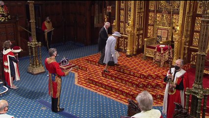 Isabel II discursa no Parlamento Britânico
