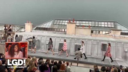 Marie s'infiltre au défilé Chanel, la folle caméra cachée