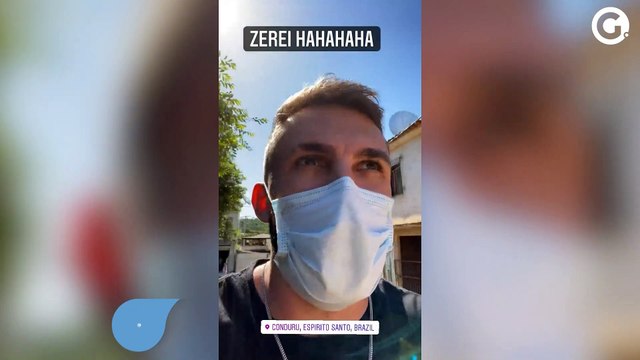 Ex-BBB capixaba mostra homenagem em faixa estendida em Conduru