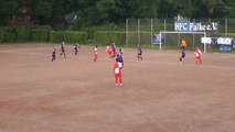 Traumtor auf Asche: Drehung, Volley, Treffer!