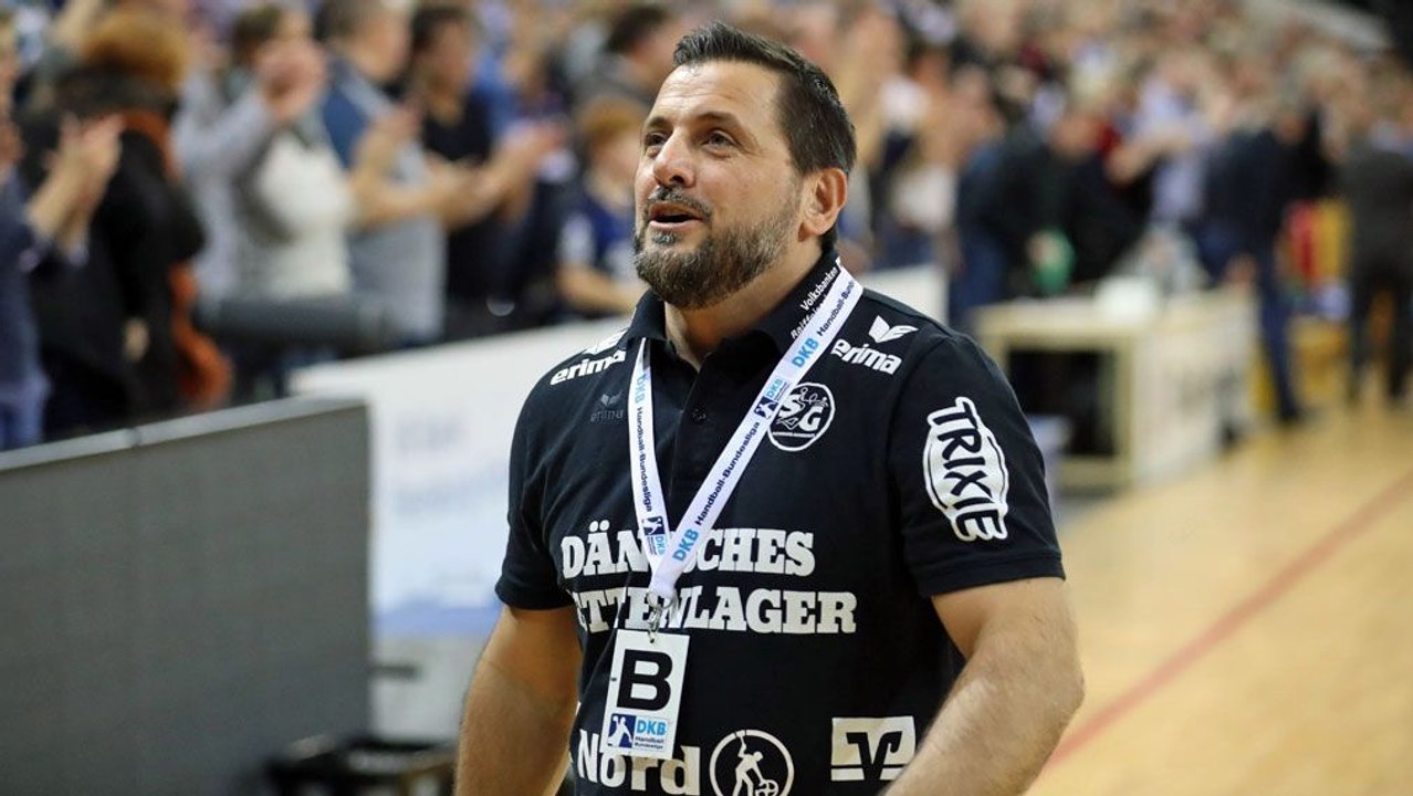 'Vater' Vranjes trainiert barfuß - 'Da ist er noch Spieler'