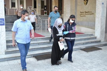 Bebeğini çukura bırakarak ölüme terk eden 17 yaşındaki anne, tutuklandı