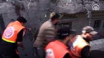 İşgalci İsrail Gazze'ye yine bomba yağdırdı