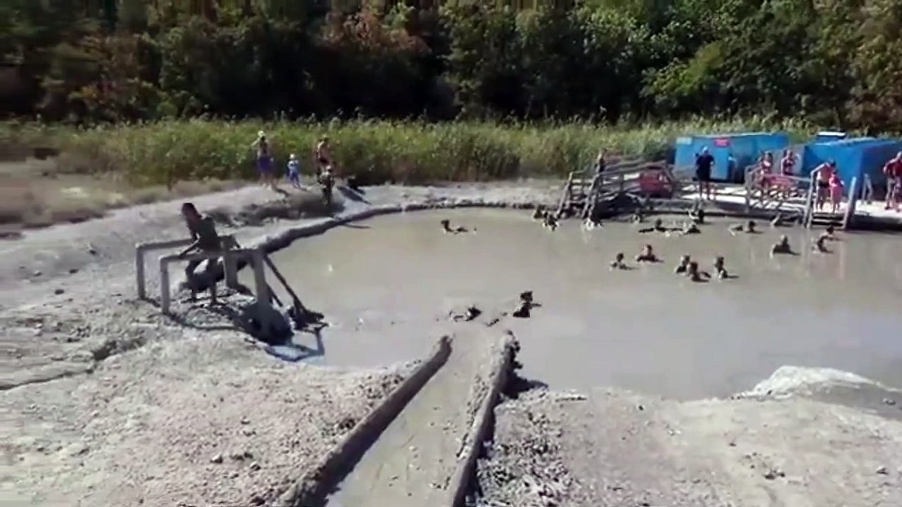 HEALTHY BATH WITH VOLCANIC MUD - BAIN SAIN À LA BOUUE VOLCANIQUE