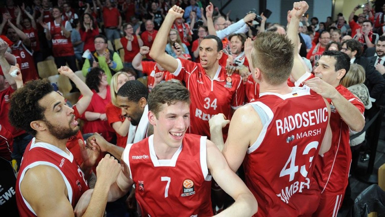 Raus mit Applaus: Bamberg zerlegt Vitoria