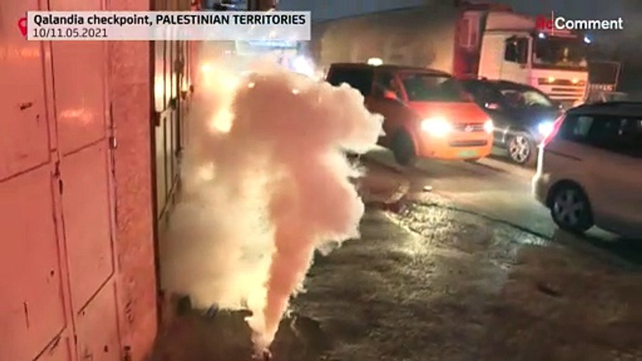 شاهد: اشتباكات ليلية بين الشرطة الإسرائيلية ومتظاهرين فلسطينيين في القدس