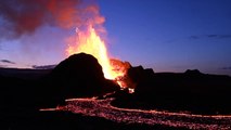 En Islandia, erupción volcánica se convierte en enormes géiseres de lava