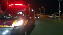 Ciclista fica ferido ao bater contra carro na Avenida Rocha Pombo