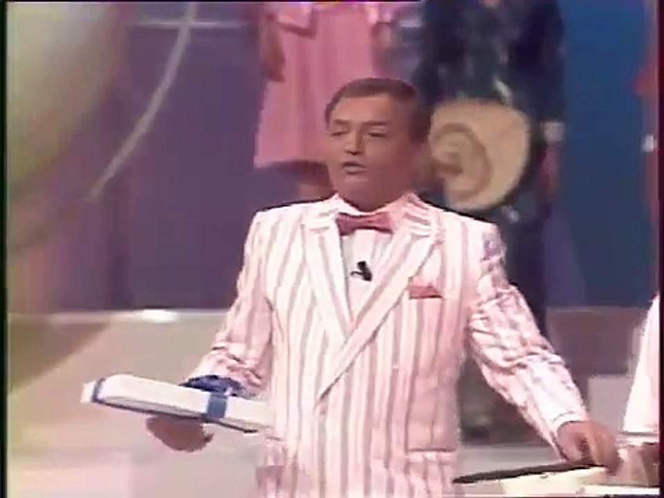 Sarkozy reçu par Jacques Martin à l'école des fans