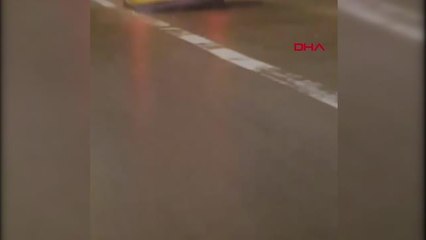 TAKSİDEN ÇIKAN TEKERLEK, KARAYOLUNDA METRELERCE YOL ALDI; SÜRÜCÜLER TEHLİKE ATLATTI