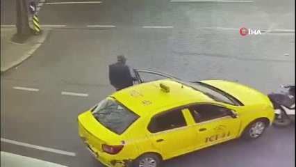 Yaralıya yardım etmek yerine telefonunu çaldı