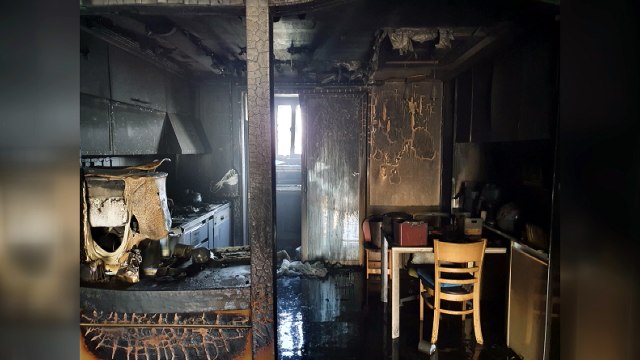 천안 아파트 주민 20여 명 대피... 전동킥보드 배터리 발화 추정 / YTN