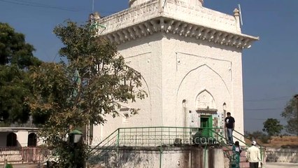 Baba Sheikh Umar Saheb Dargah in Musti village, Solapur