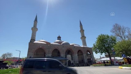 Eski Cami "hat yazılarıyla" ziyaretçilerini geçmişe yolculuğa çıkarıyor