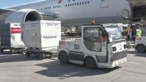 Sinovac firmasının ürettiği CoronaVac aşısının yeni partisini taşıyan uçak Esenboğa Havalimanı'na indi