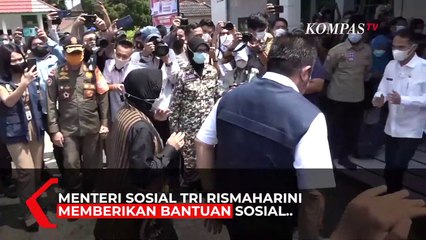 Risma Temui Keluarga Anggota Polri Korban KKB Papua, Beri Piagam dan Santunan