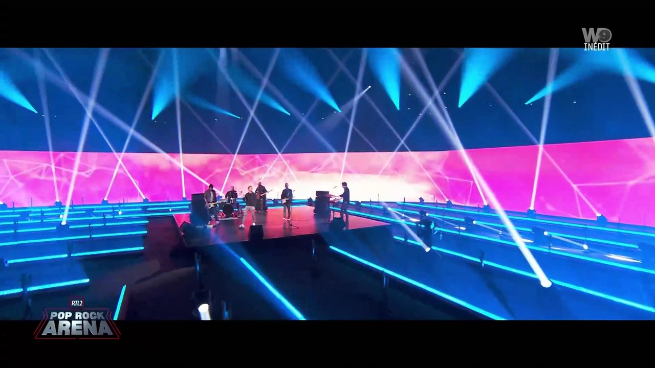 Kyo chante un medley de ses tubes "Le chemin", "Le graal" et "Dernière danse" sur W9