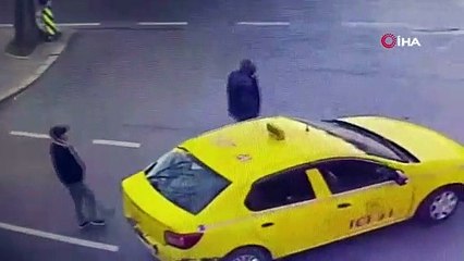 Yer İstanbul; kazada yaralanan motosikletinin telefonunu çaldı