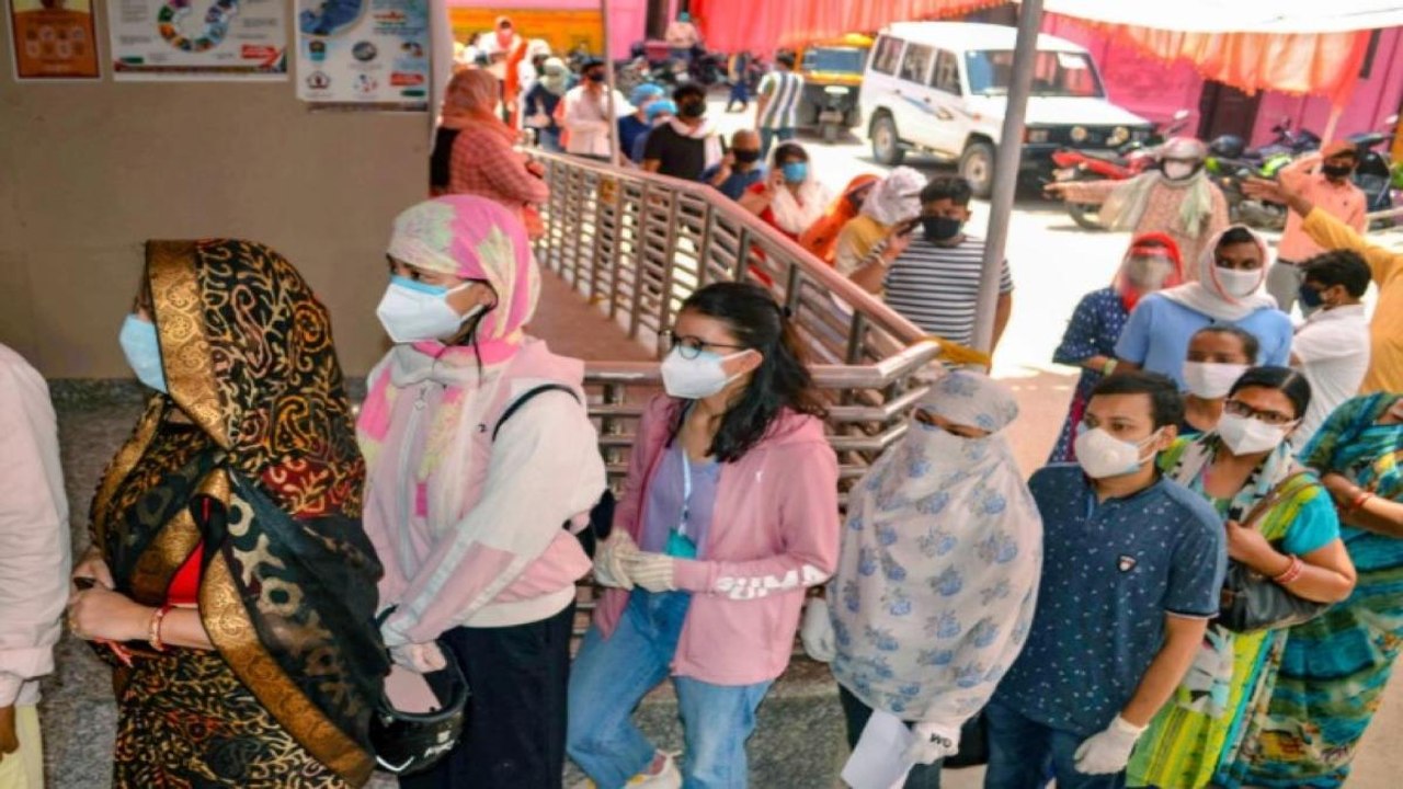 Rush at vaccination centres, people waiting for their turn