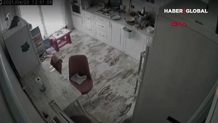 Girdikleri evden 10 bin lira çalan 2 hırsızı evdeki gizli kameralar tespit etti