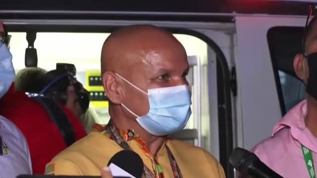 Alcaldes de Honduras consiguen vacunas del Salvador gracias a las redes sociales