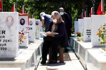 ANKARA'DA ŞEHİTLİĞE BAYRAM ZİYARETİ