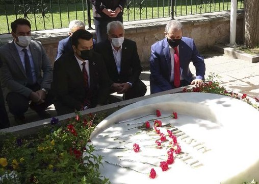 DESTİCİ, MUHSİN YAZICIOĞLU'NUN KABRİNİ ZİYARET ETTİ