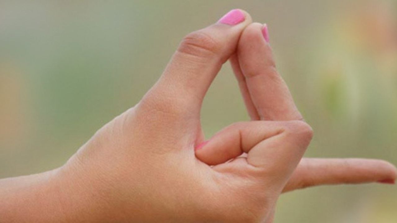 Coronavirus Patient का Oxygen Level बढ़ाने में कारगर है ये खास 'मुद्रा' | Boldsky