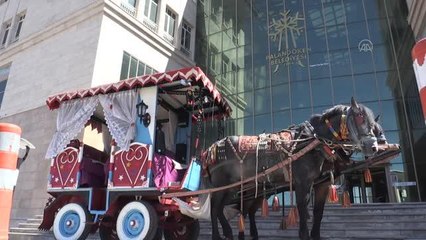 Son dakika haberleri... Evlerindeki çocuklara çikolata ve şekerlemeden oluşan "arifelikler" dağıtıldı