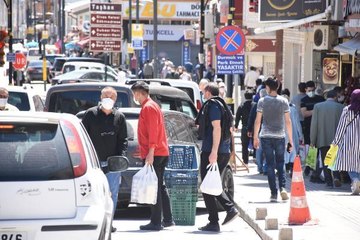 SİVAS'TA KISITLAMADA BAYRAM ALIŞVERİŞİ YOĞUNLUĞU