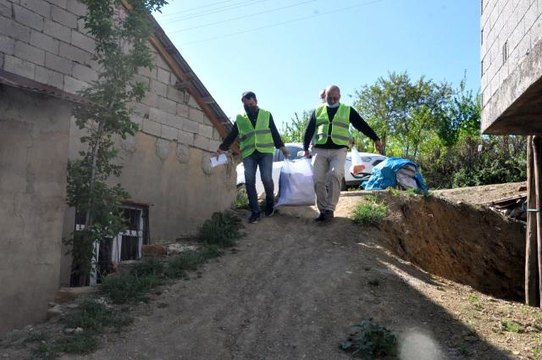- Yüksekova İlim Yayma Cemiyeti şubesinden 300 aileye gıda yardımı