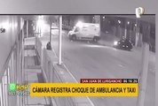 SJL: cámara capta violento choque entre una ambulancia y un taxi