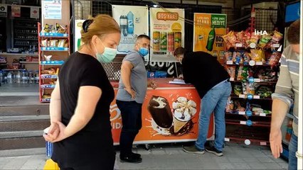 Çay satışı yapan işletmeye ve çay içenlere tutanak tutuldu; "zorla nasıl atacağım adamı buradan"