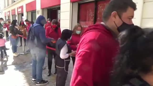 Los chilenos usan sus ahorros de pensiones para afrontar la crisis económica