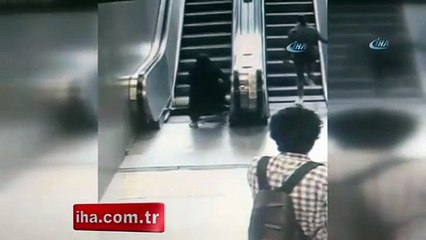 Küçük çocuğun bacağı yürüyen merdivene sıkıştı