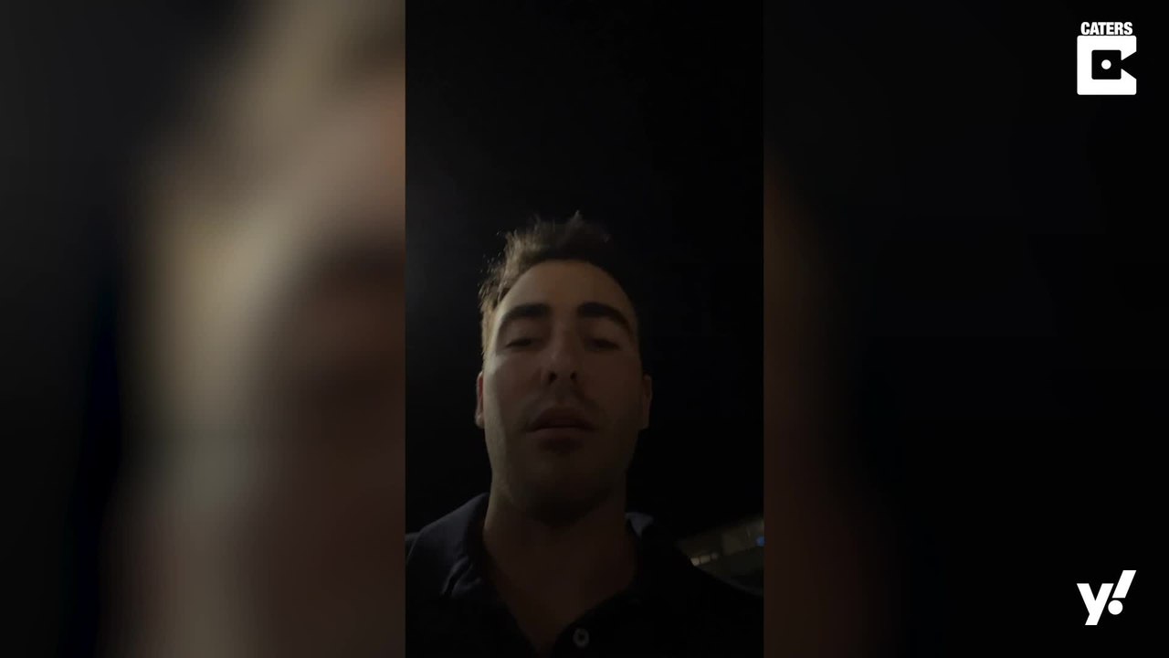 Mann bekommt sein Auto nicht aus dem Parkhaus, weil ein Orchester den Weg blockiert.