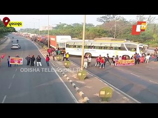 Bharat Bandh-NNKS Leader Blocks Highway In Bhubaneswar